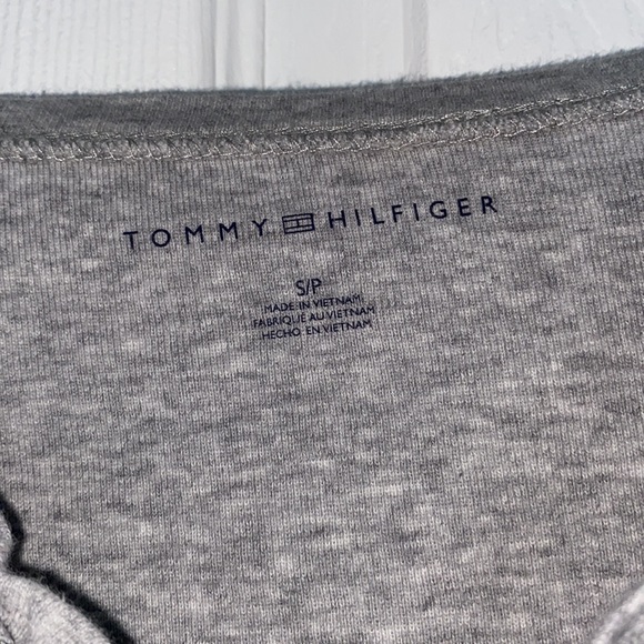 Cropped Tommy Hilfiger Tee - Picture 4 of 4